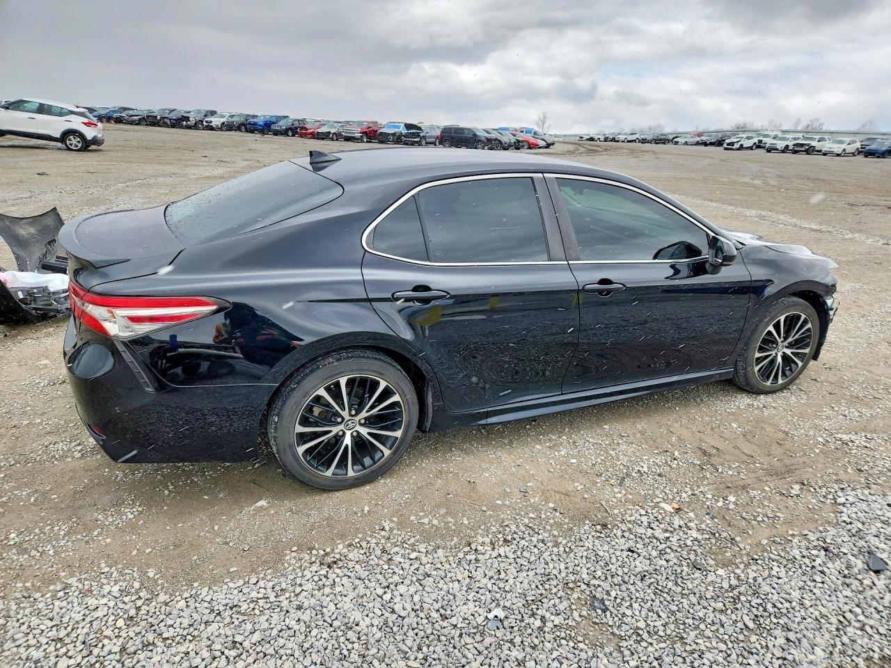 2019 TOYOTA CAMRY SE photo 7