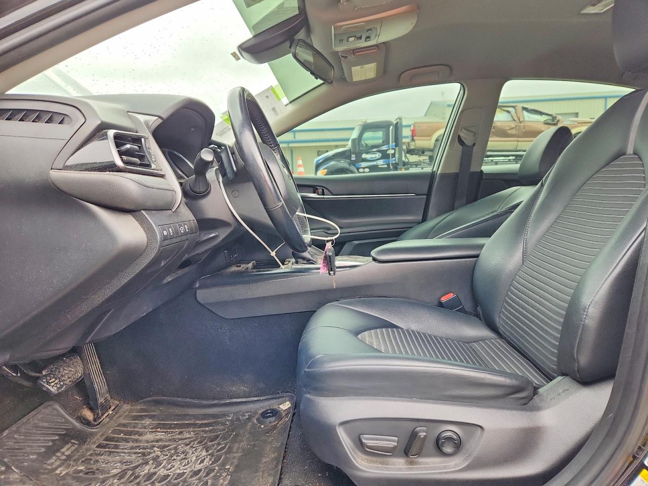 2019 TOYOTA CAMRY SE photo 19