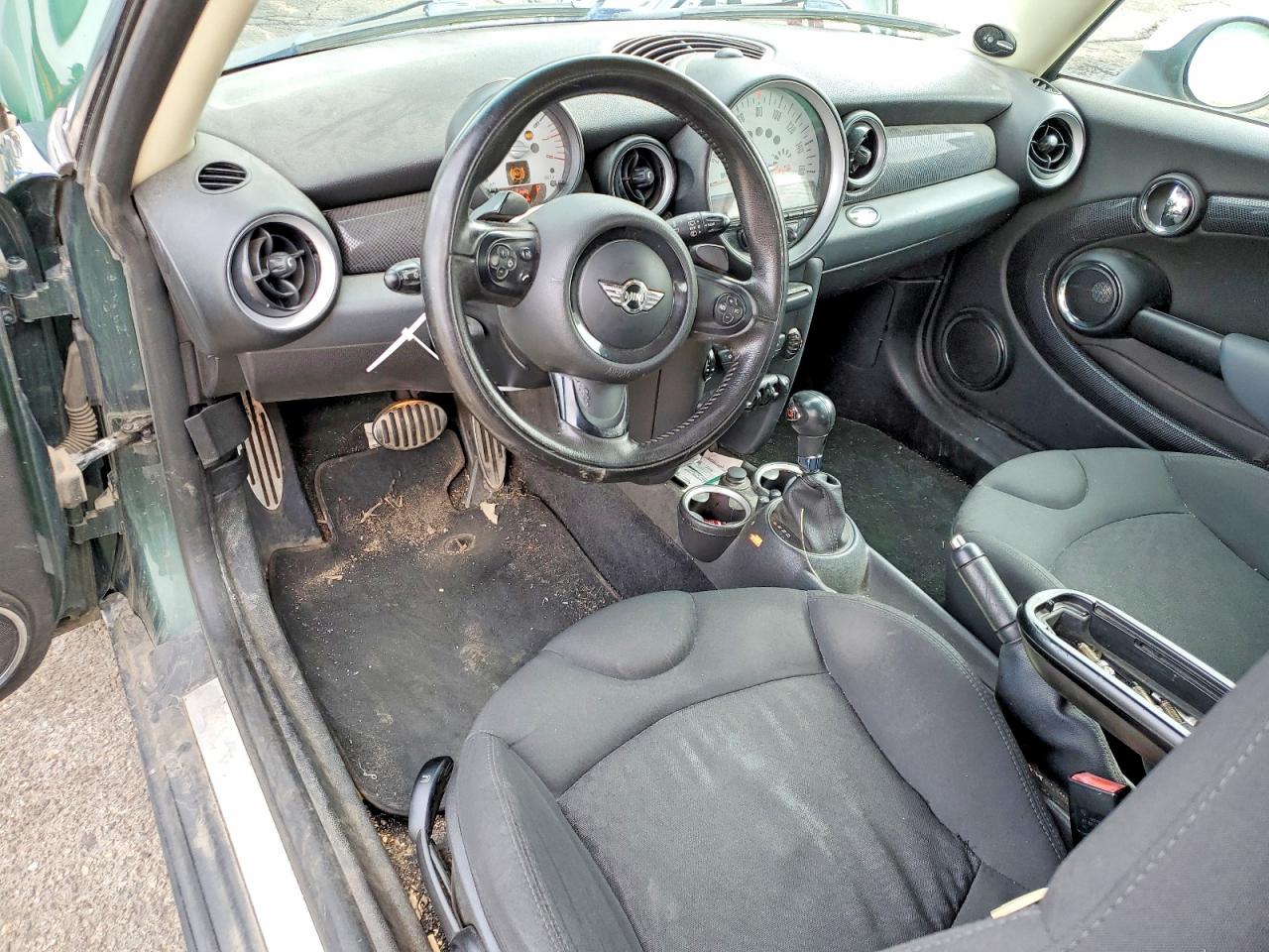 2011 MINI COOPER S photo 8