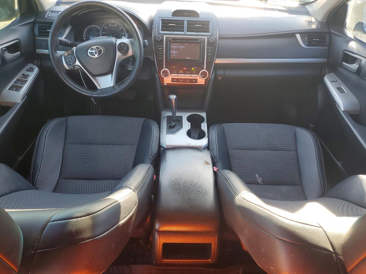 2014 TOYOTA CAMRY SE photo 15