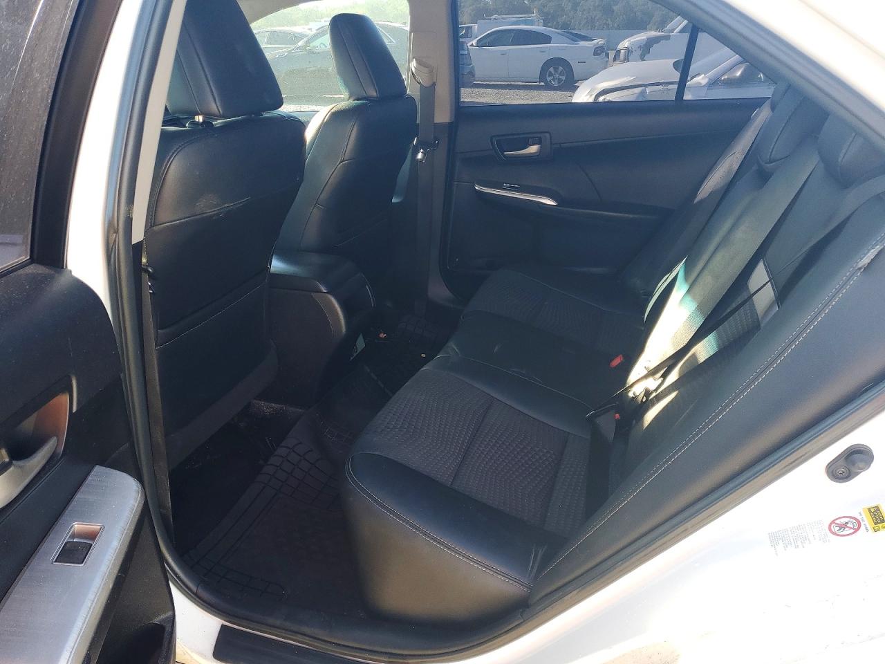 2014 TOYOTA CAMRY SE photo 19