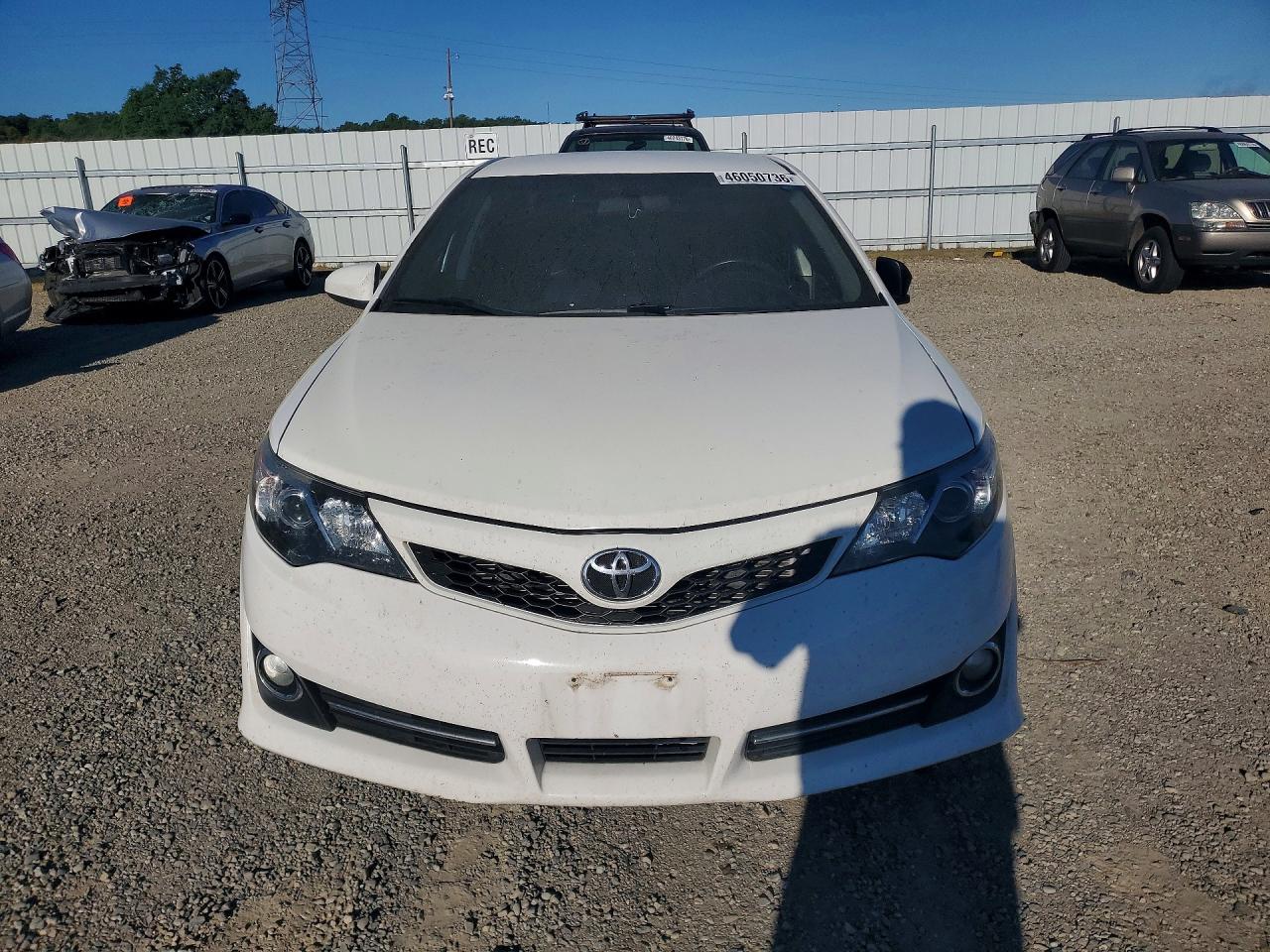 2014 TOYOTA CAMRY SE photo 9