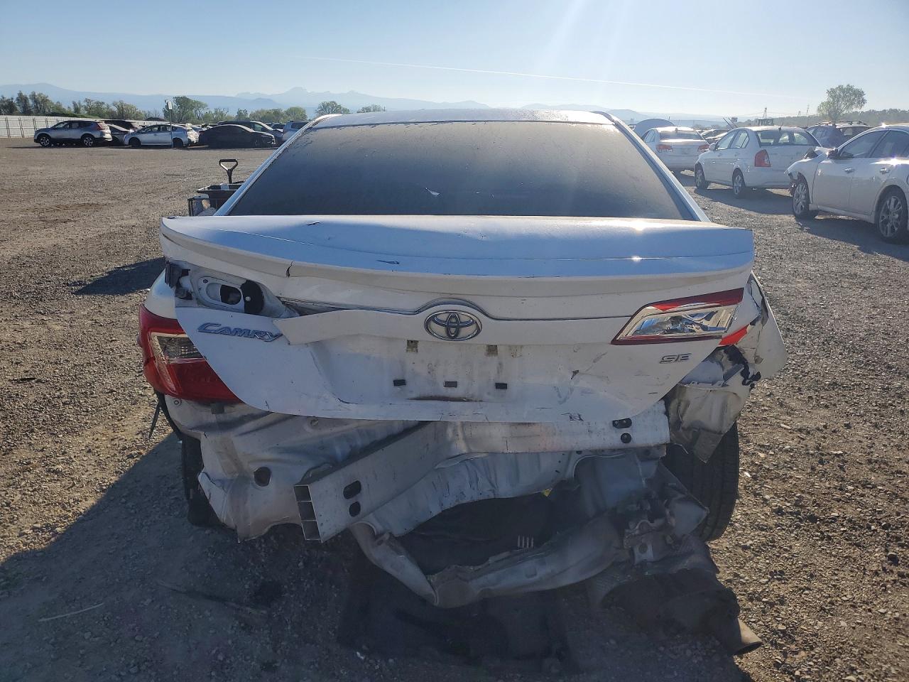 2014 TOYOTA CAMRY SE photo 11