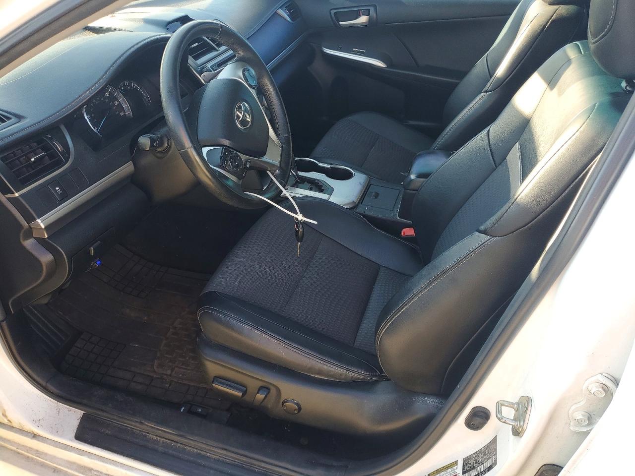 2014 TOYOTA CAMRY SE photo 13