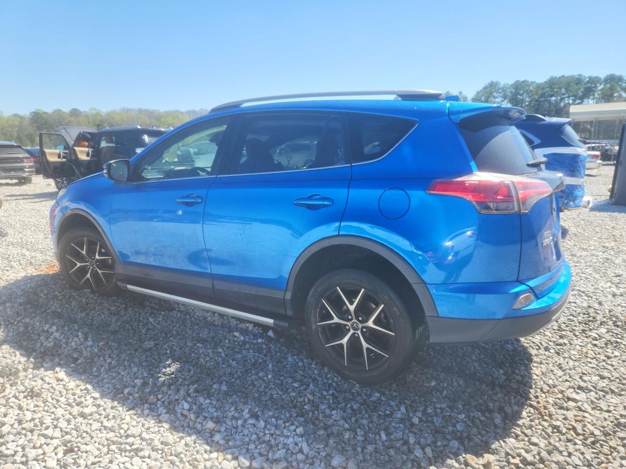 2017 TOYOTA RAV4 SE photo 3