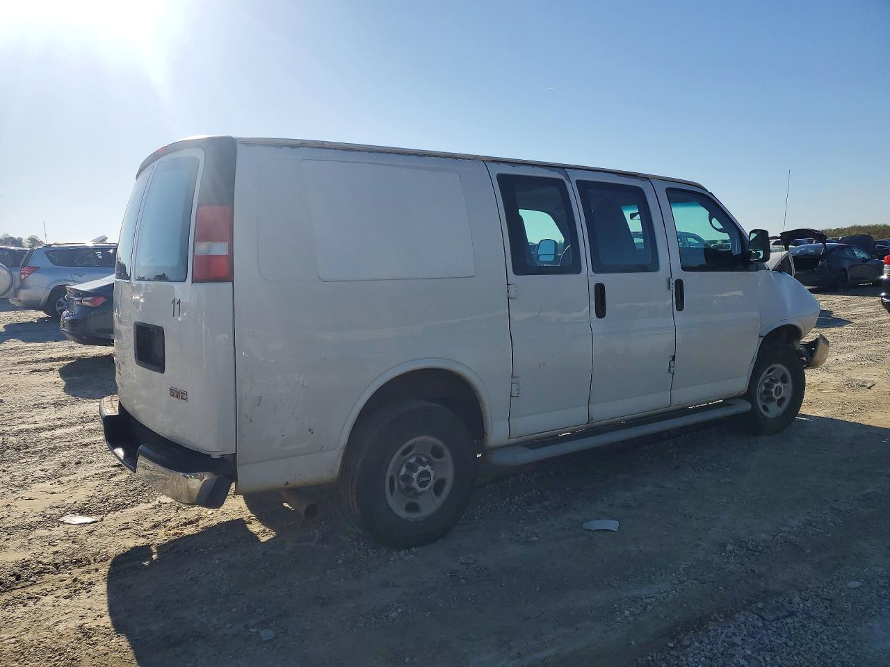 2014 GMC SAVANA G2500 DELIVERY VAN photo 3