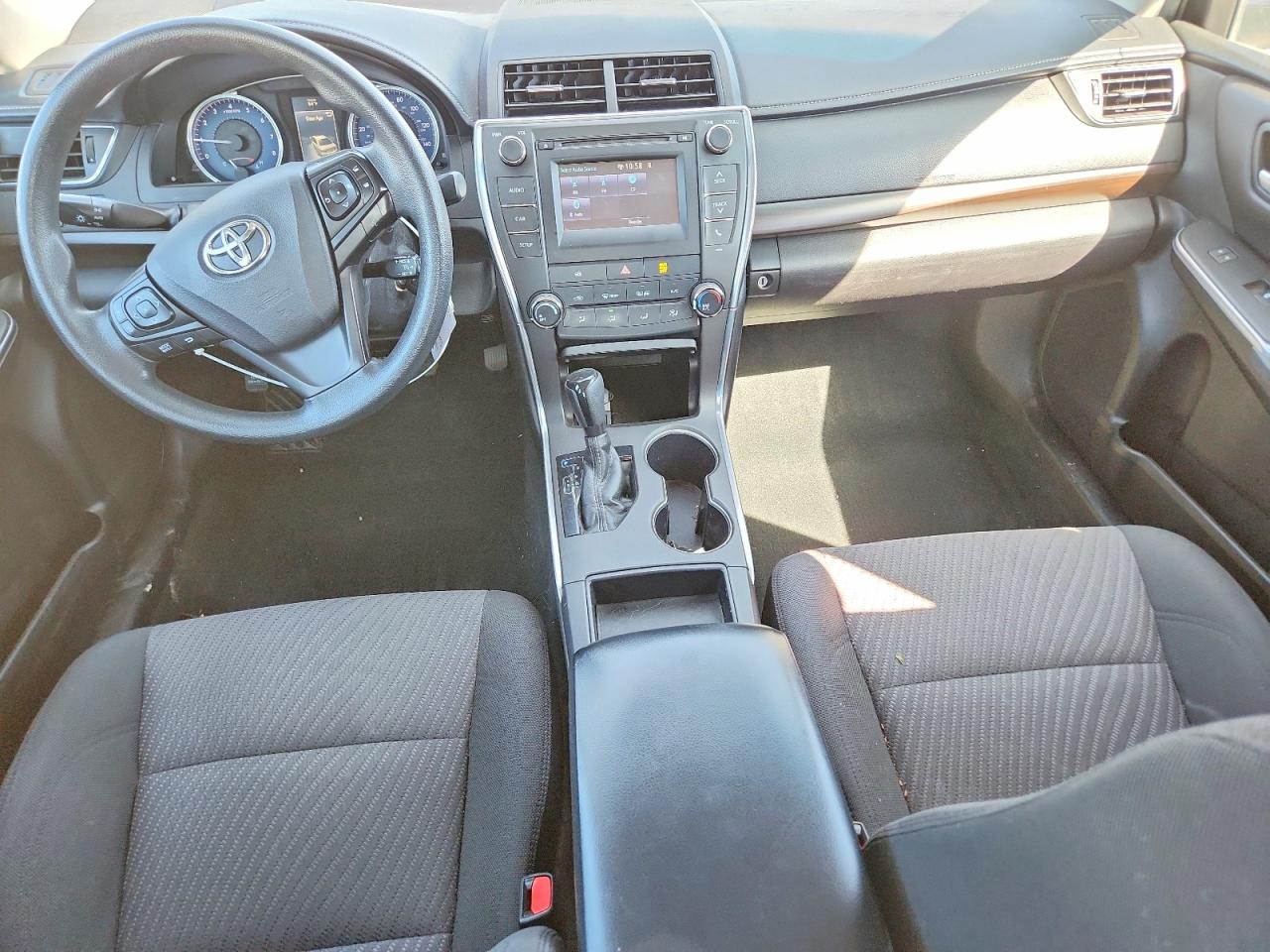 2017 TOYOTA CAMRY LE photo 8
