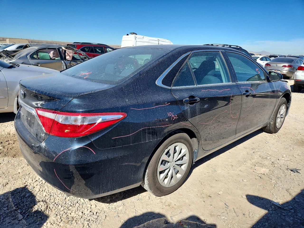 2017 TOYOTA CAMRY LE photo 3