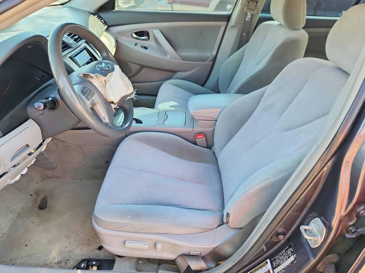 2010 TOYOTA CAMRY LE photo 7