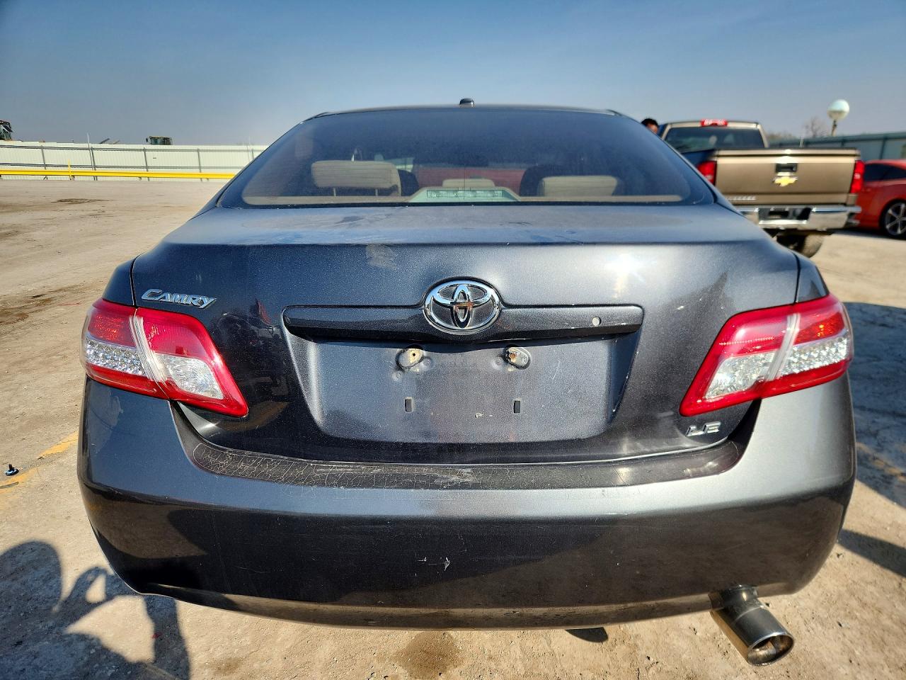 2010 TOYOTA CAMRY LE photo 6