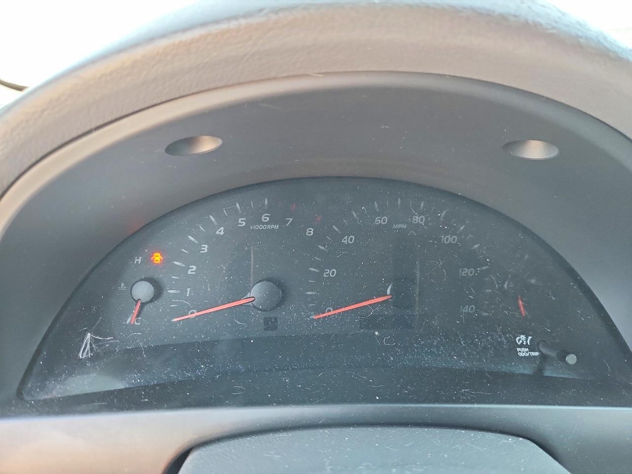 2010 TOYOTA CAMRY LE photo 9
