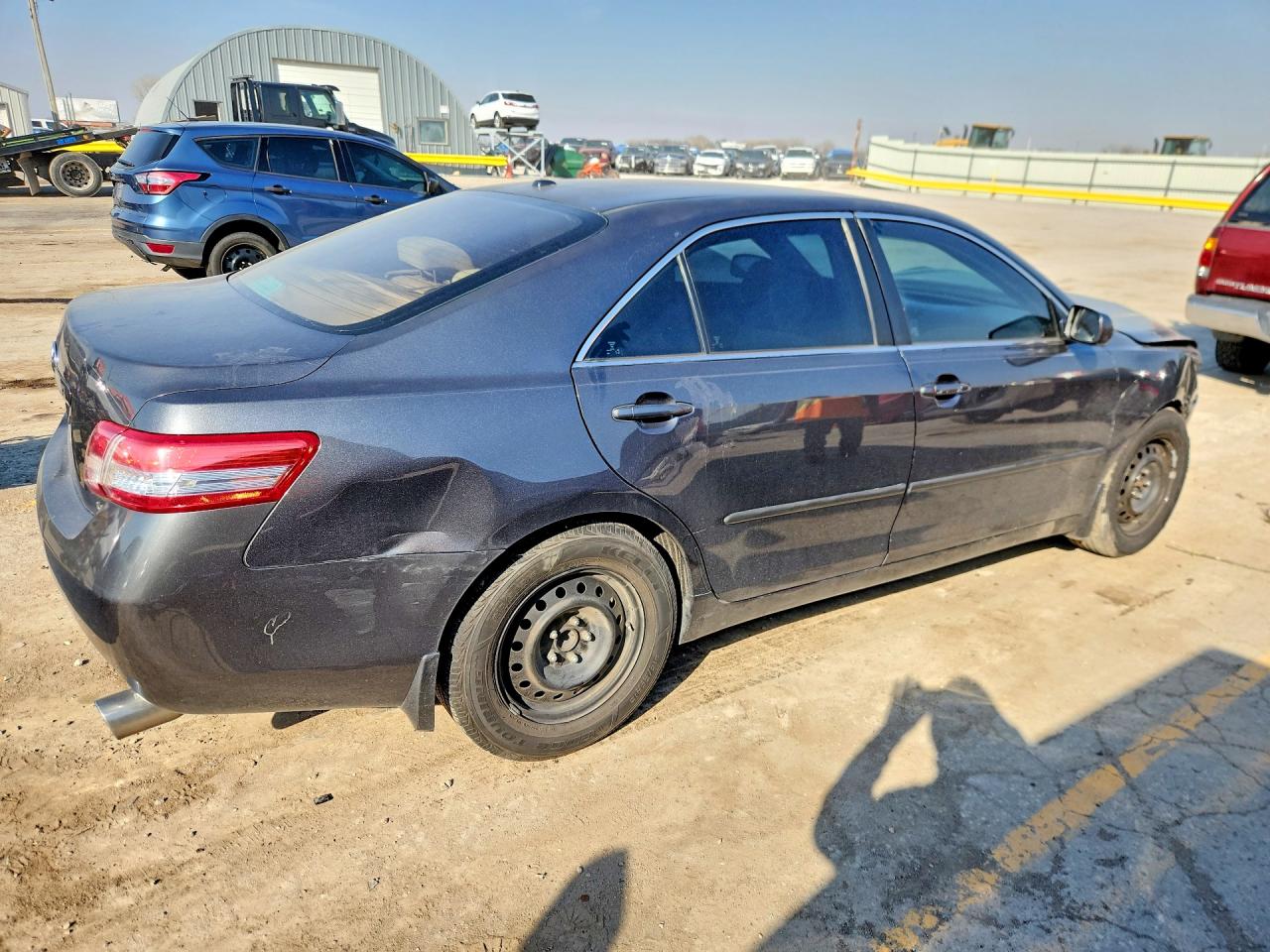 2010 TOYOTA CAMRY LE photo 3