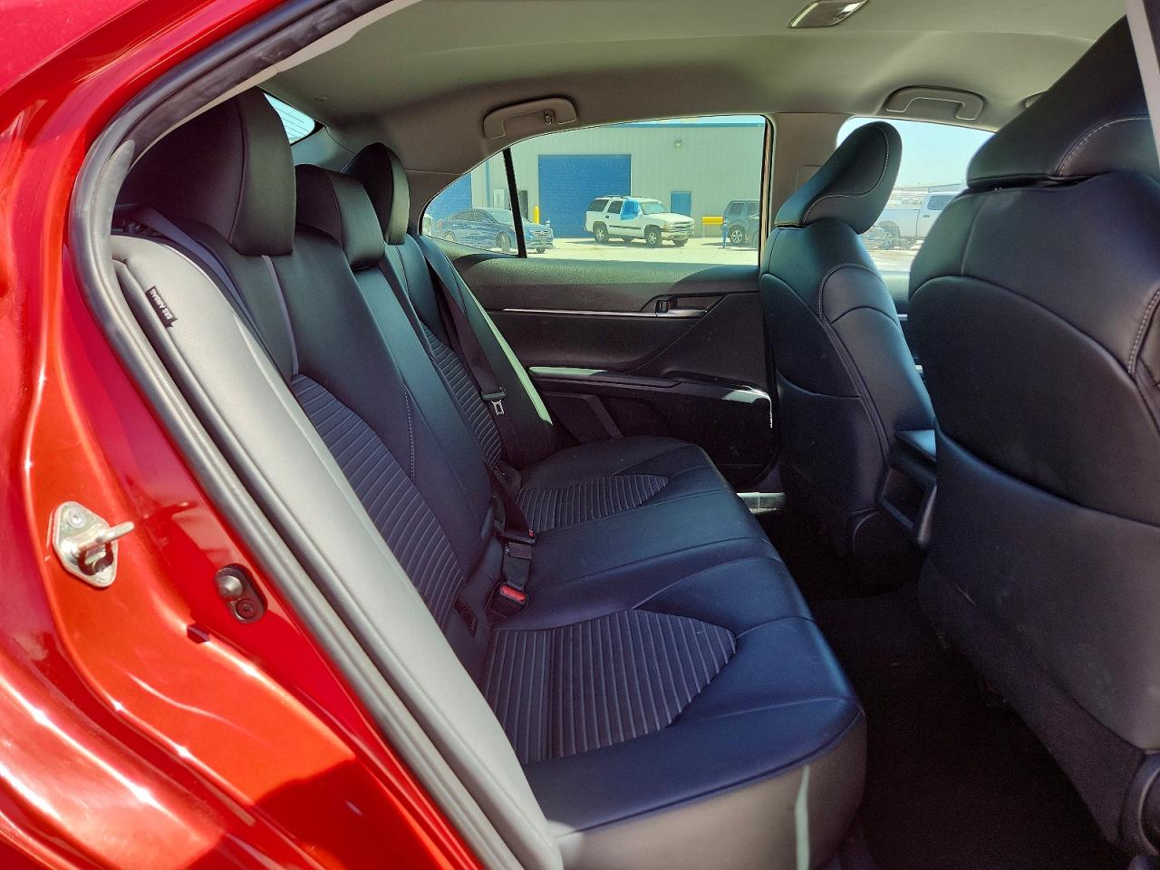 2019 TOYOTA CAMRY SE photo 19