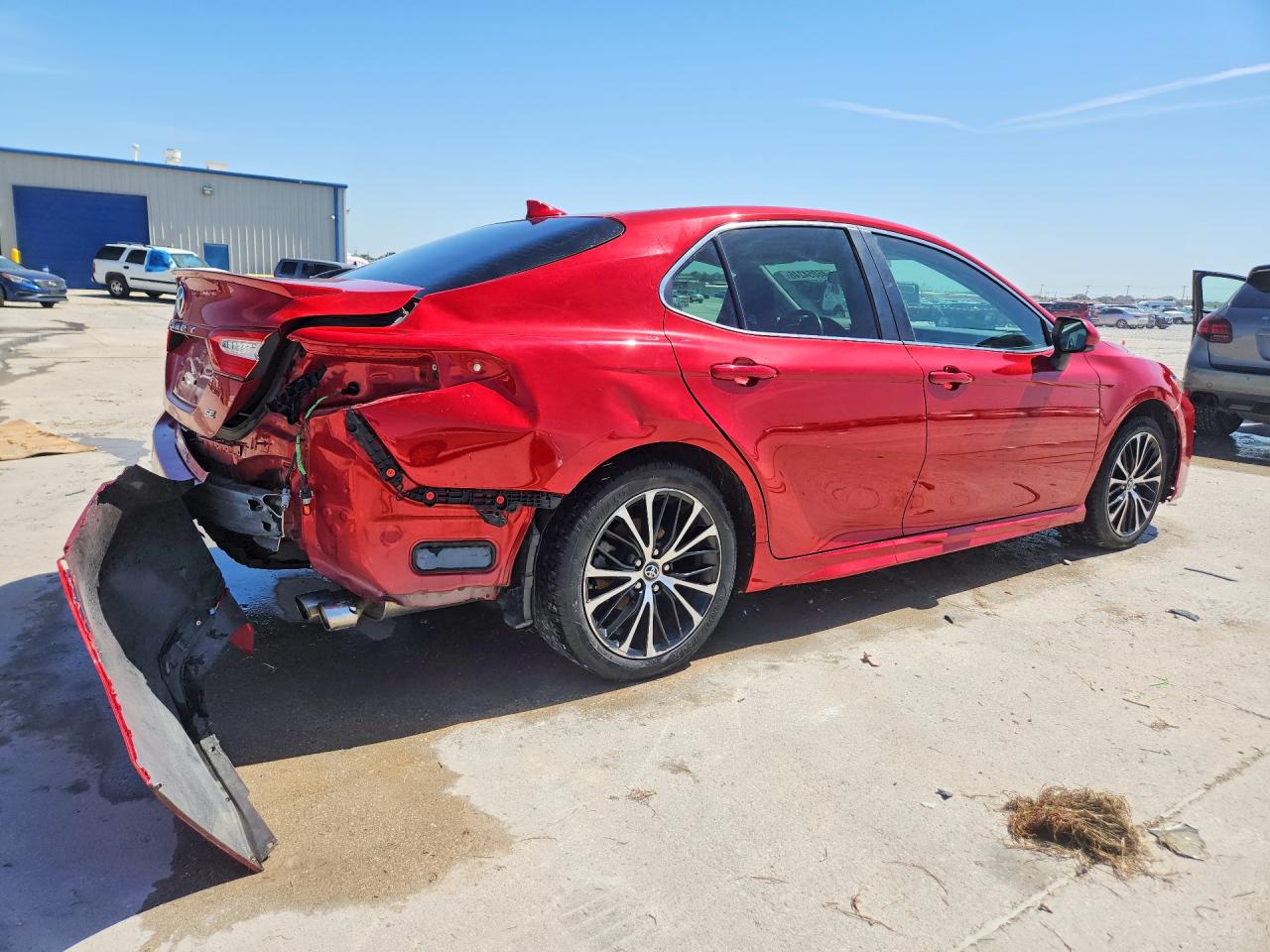 2019 TOYOTA CAMRY SE photo 5