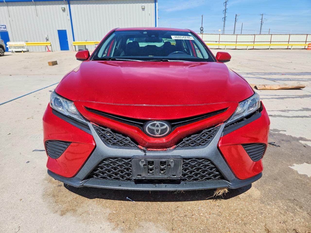 2019 TOYOTA CAMRY SE photo 9