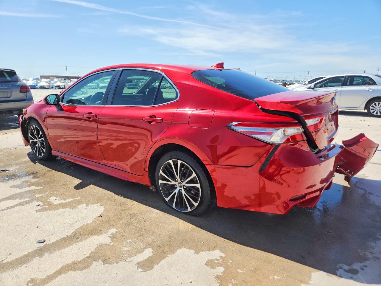 2019 TOYOTA CAMRY SE photo 3