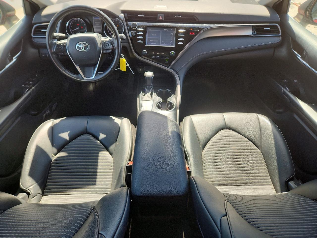 2019 TOYOTA CAMRY SE photo 15
