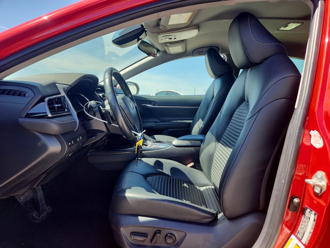 2019 TOYOTA CAMRY SE photo 13
