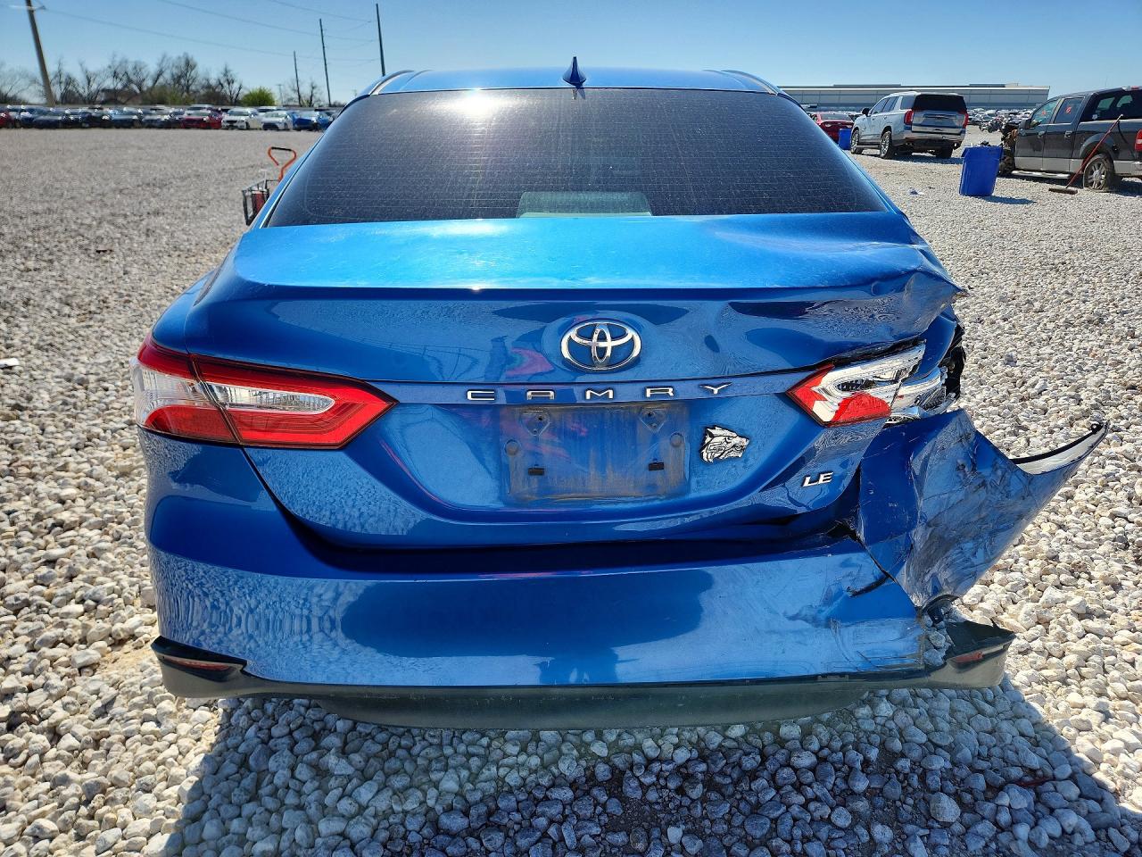2020 TOYOTA CAMRY LE photo 11
