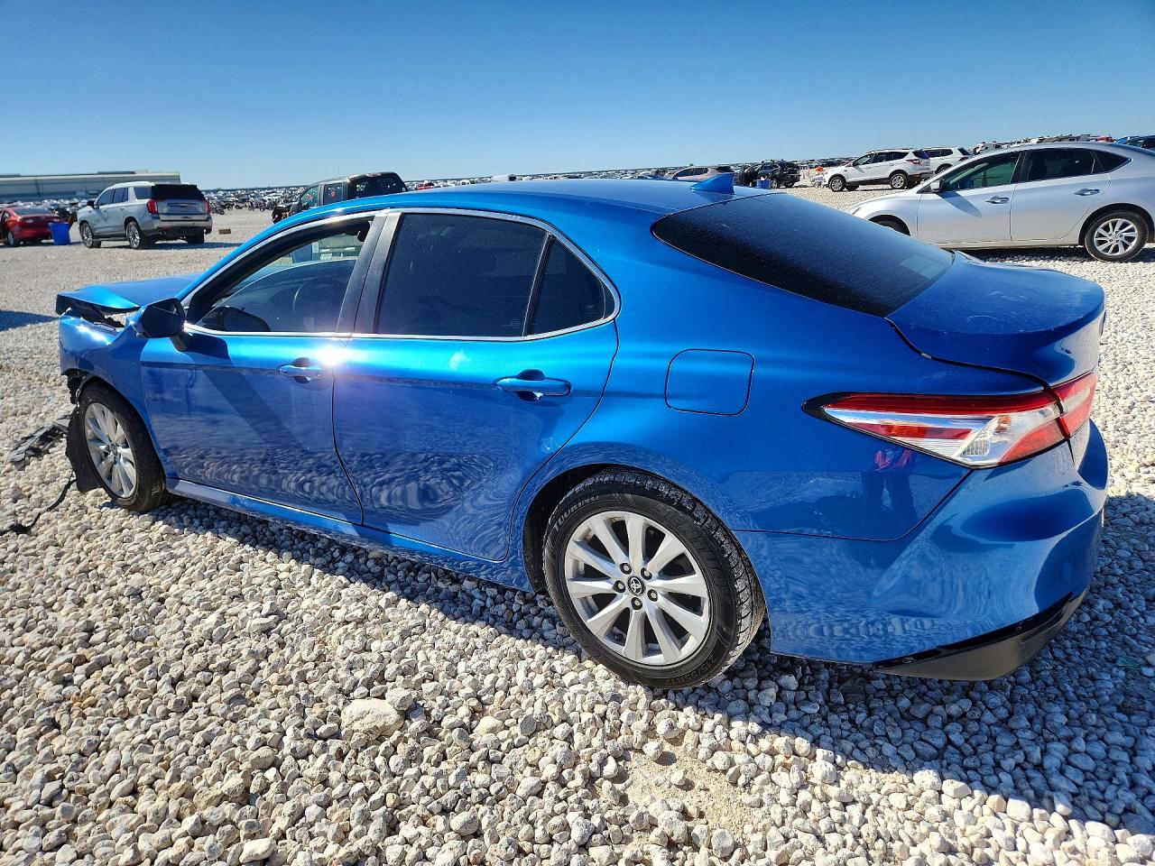 2020 TOYOTA CAMRY LE photo 3