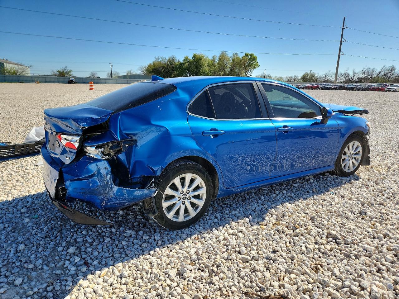 2020 TOYOTA CAMRY LE photo 5