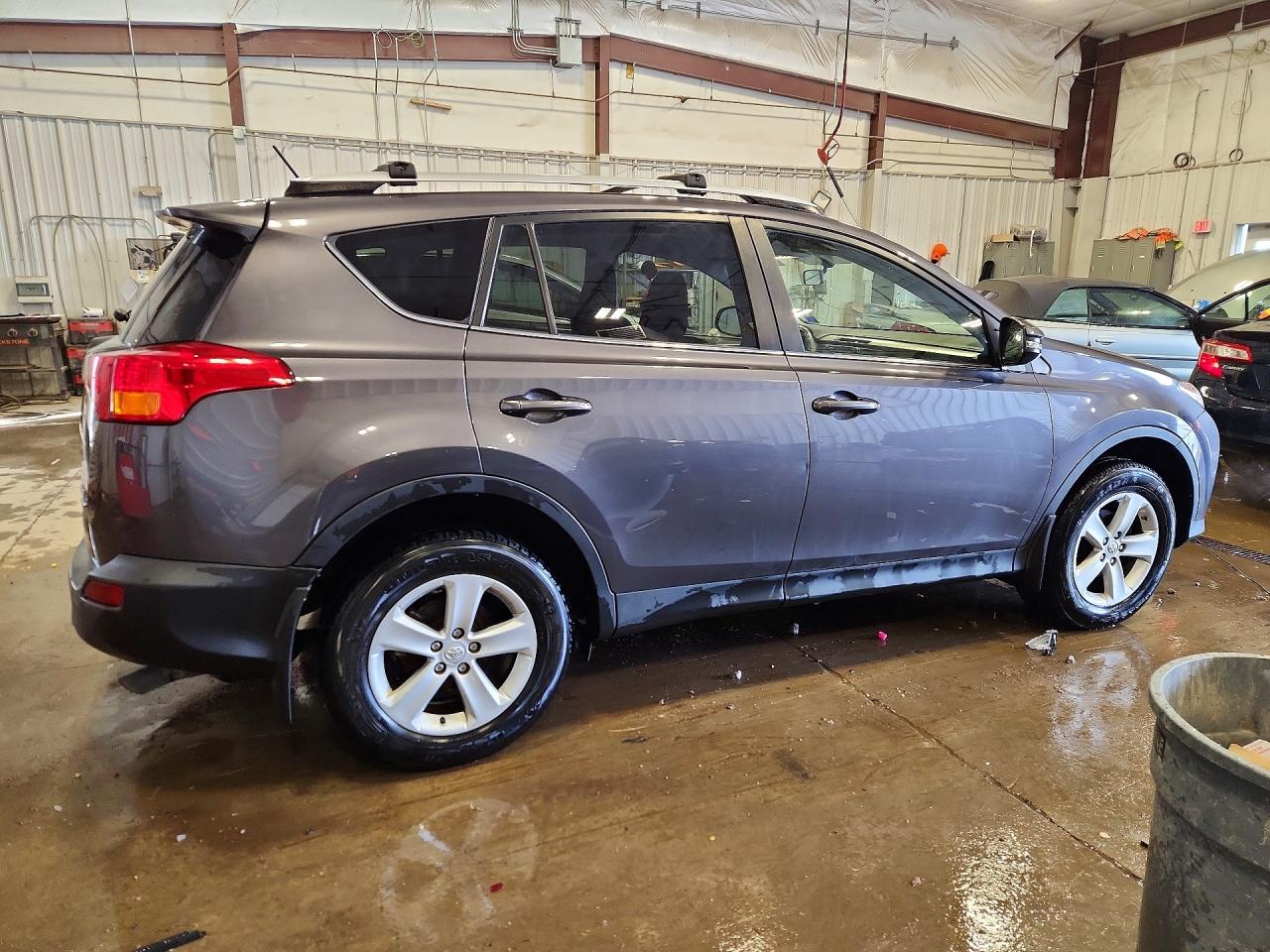 2013 TOYOTA RAV4 XLE photo 5
