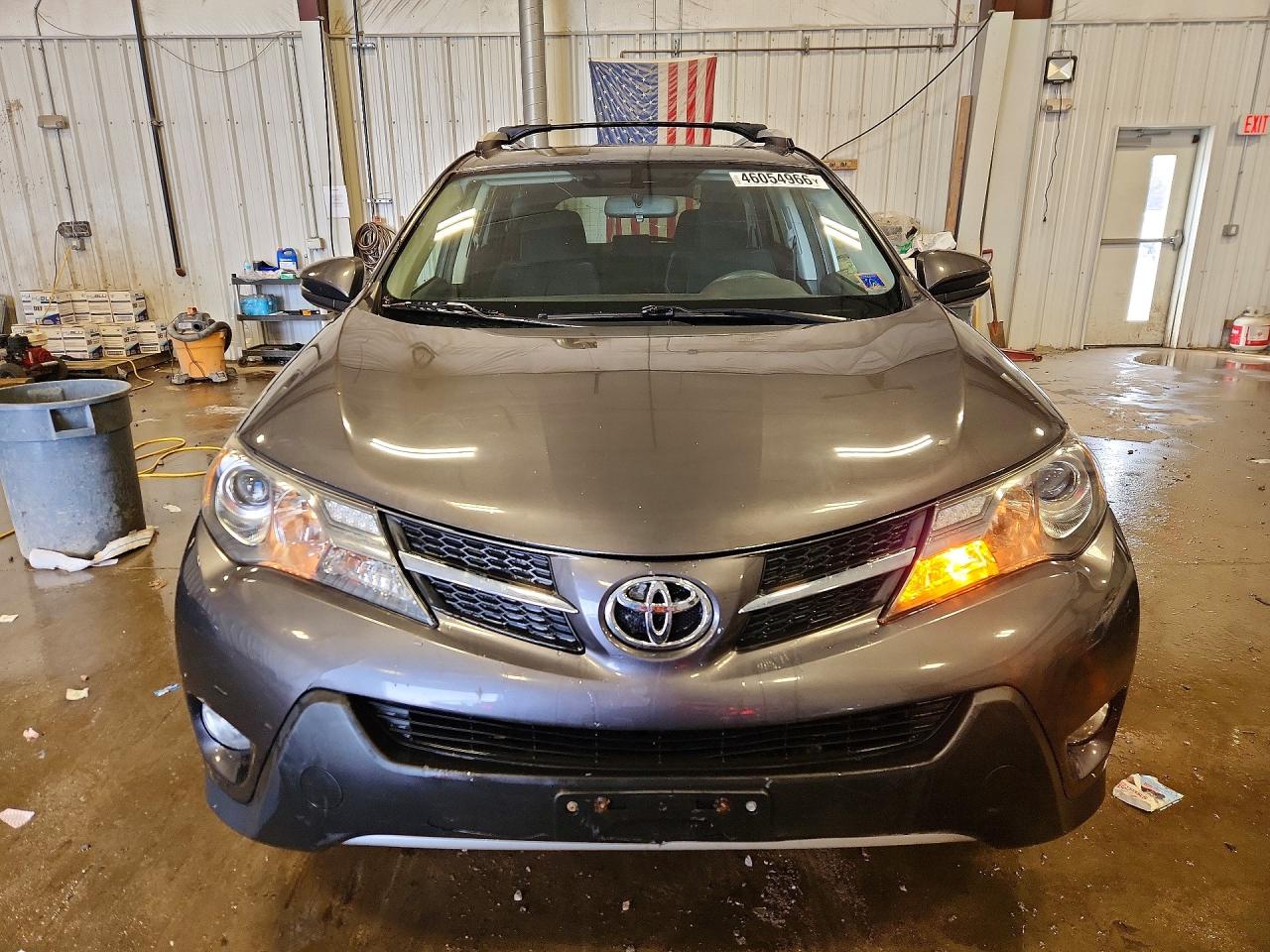 2013 TOYOTA RAV4 XLE photo 9