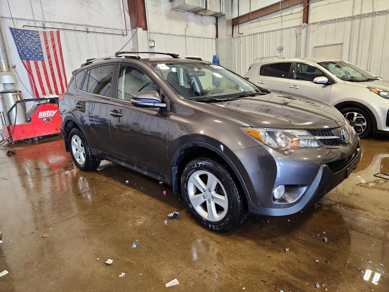 2013 TOYOTA RAV4 XLE photo 7
