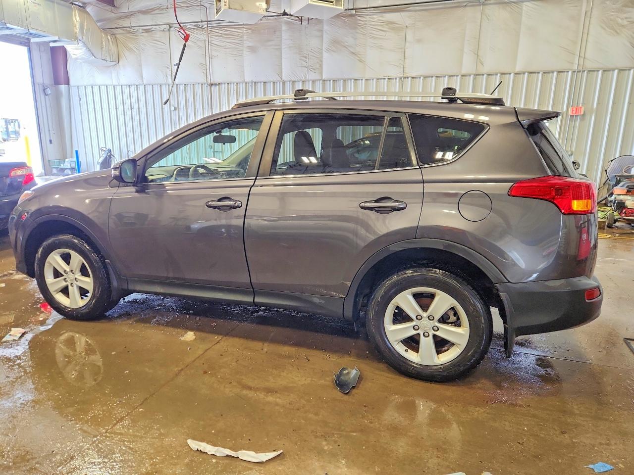 2013 TOYOTA RAV4 XLE photo 3