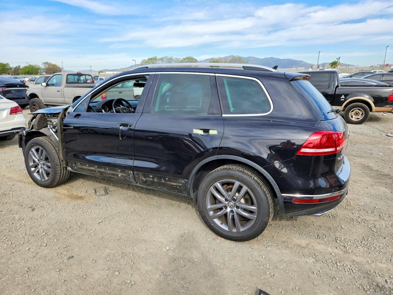 2015 VOLKSWAGEN TOUAREG V6 TDI photo 3