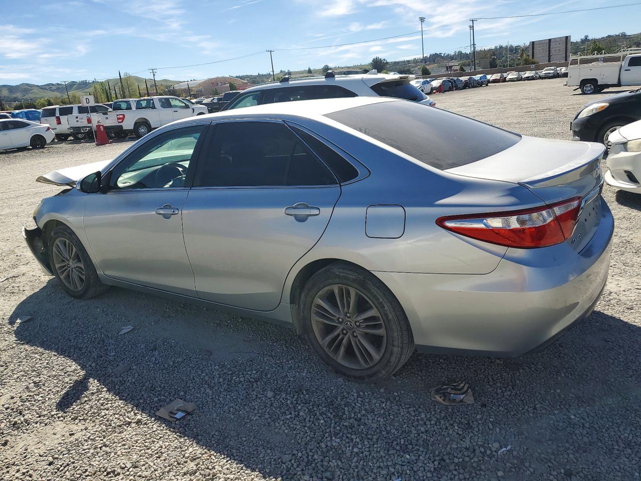 2017 TOYOTA CAMRY photo 4