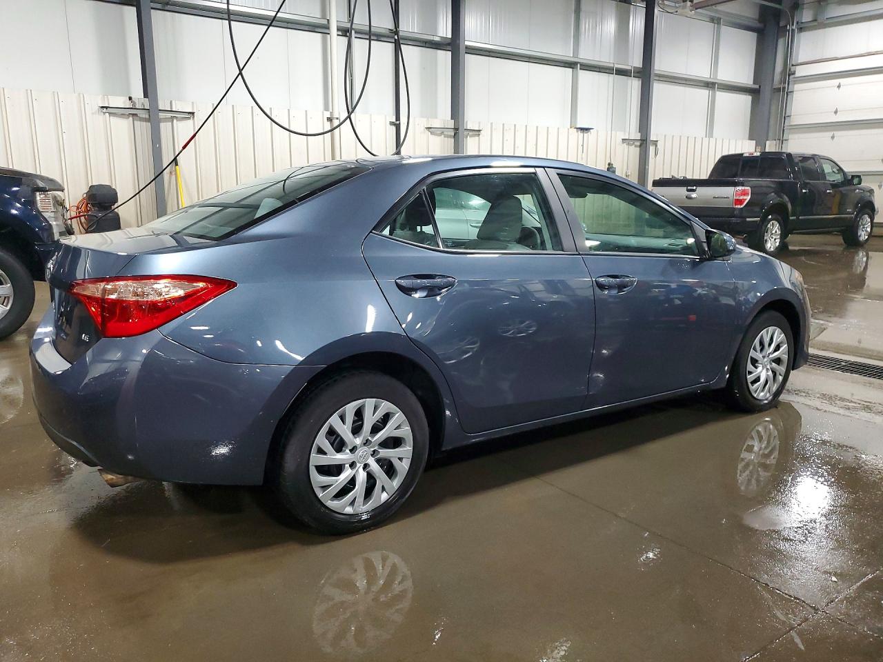 2018 TOYOTA COROLLA LE photo 5
