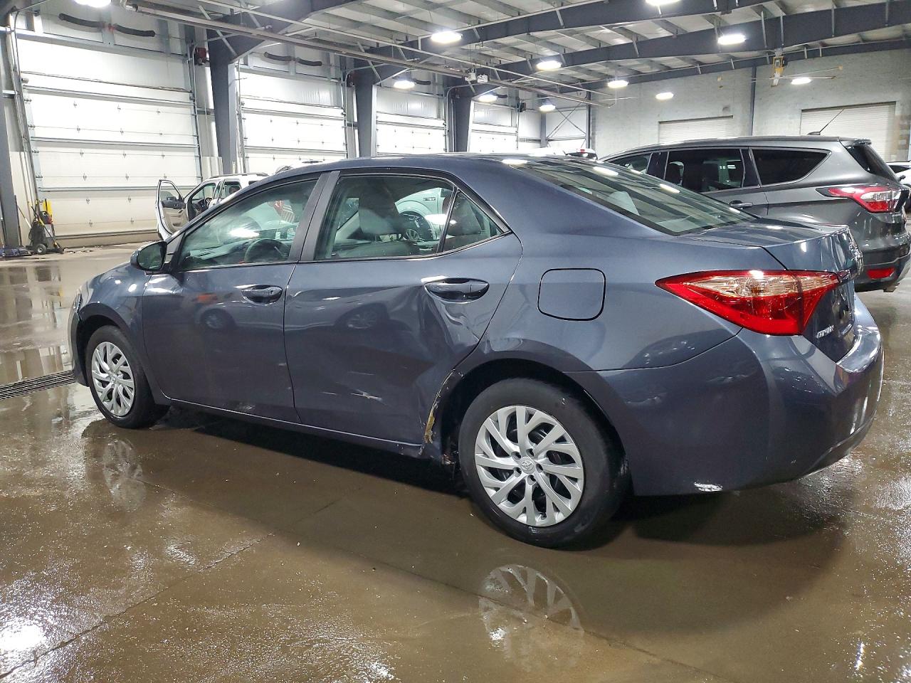 2018 TOYOTA COROLLA LE photo 3