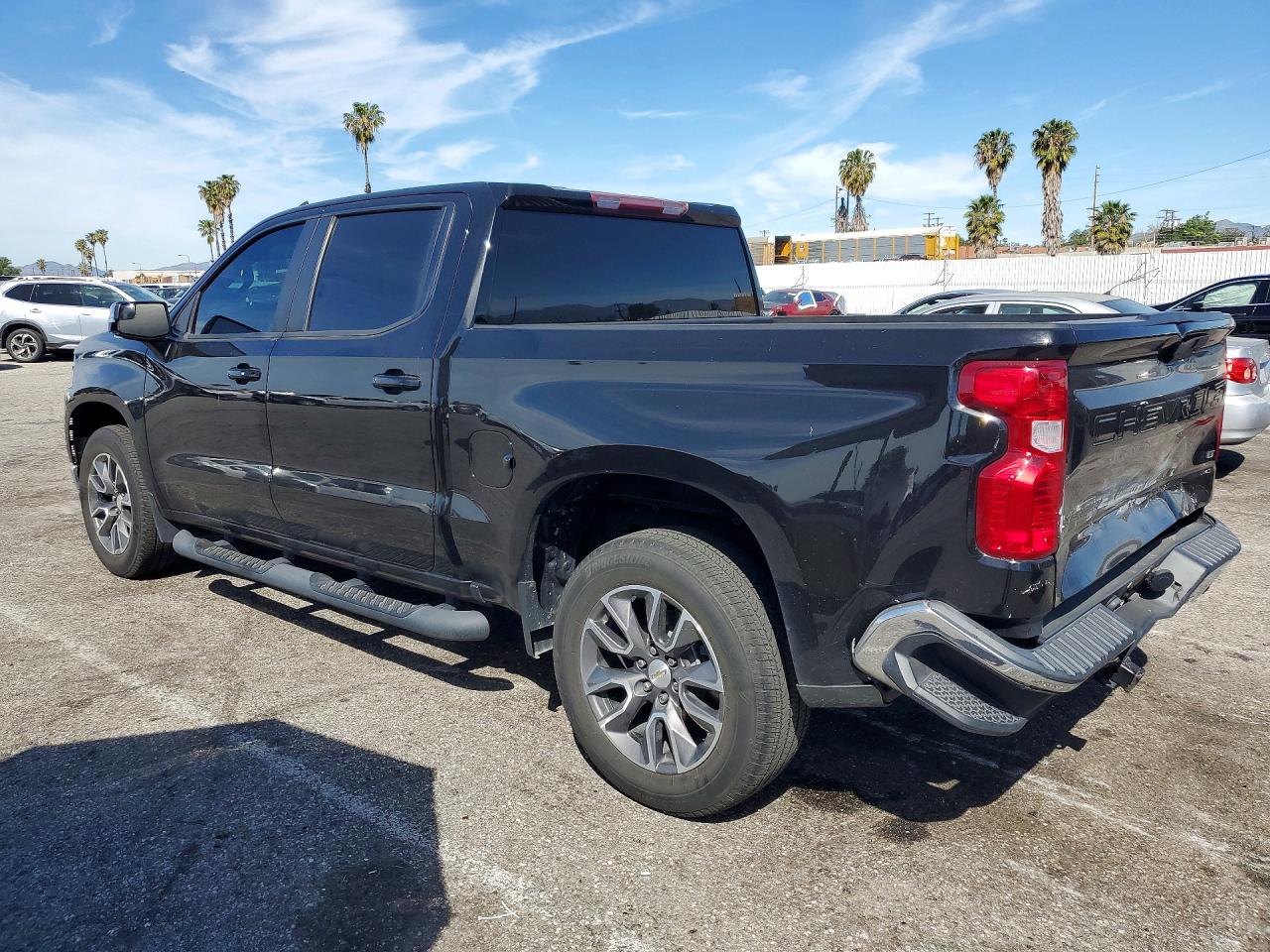 2021 CHEVROLET SILVERADO C1500 LT photo 2