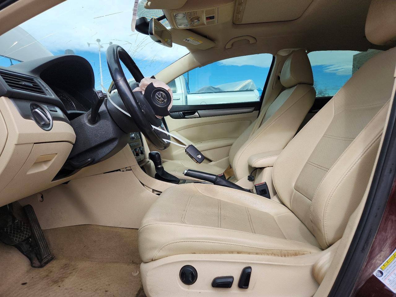 2014 VOLKSWAGEN PASSAT SE photo 13