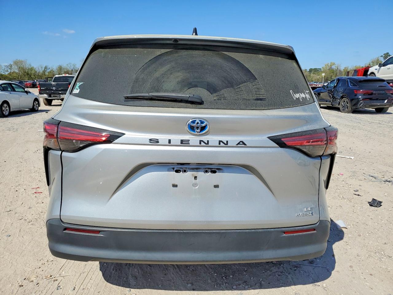 2022 TOYOTA SIENNA LE 8-PASSENGER photo 6