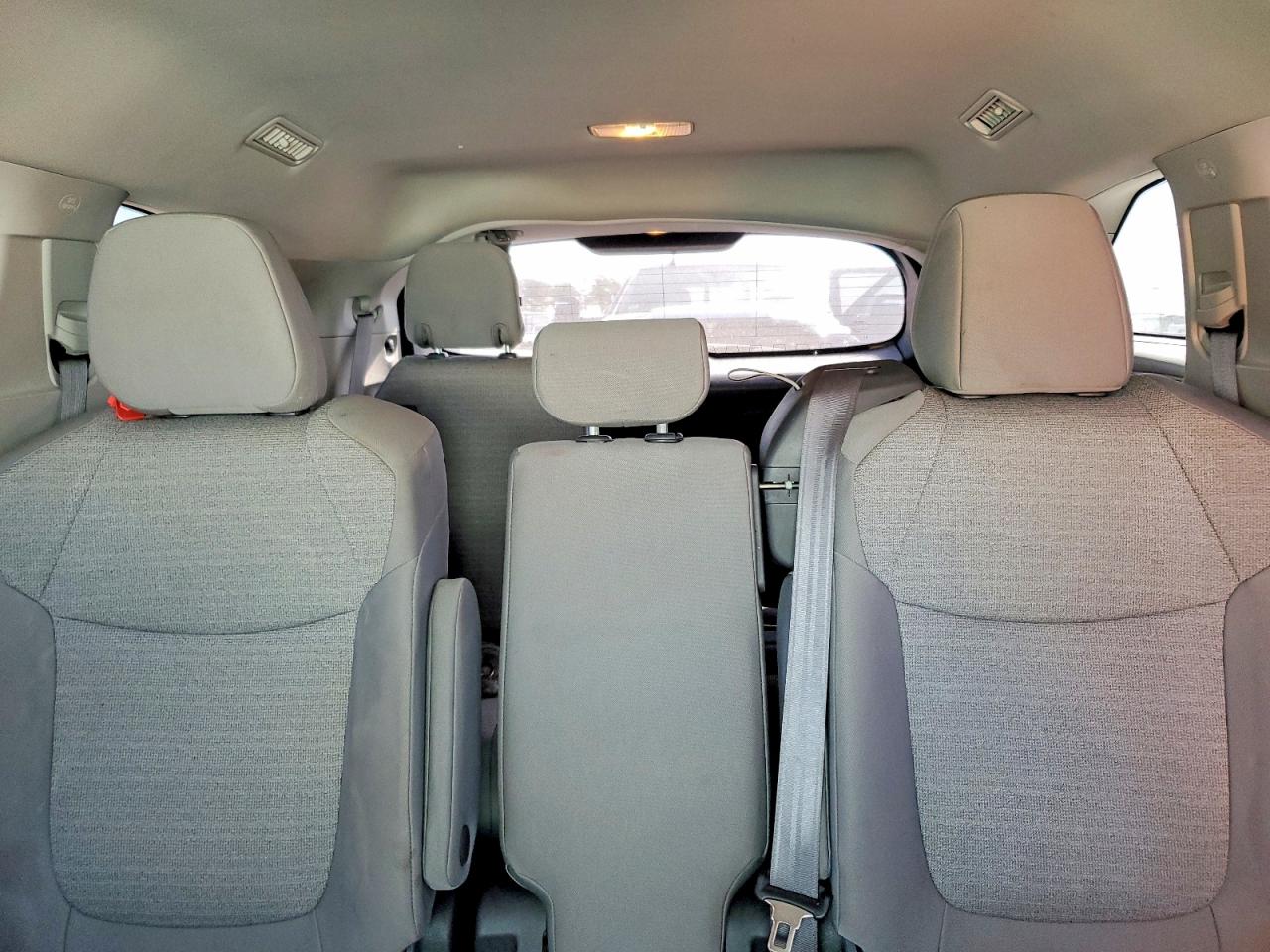 2022 TOYOTA SIENNA LE 8-PASSENGER photo 10