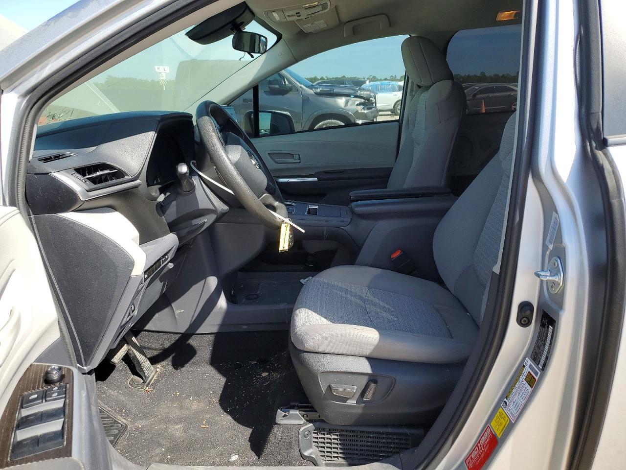 2022 TOYOTA SIENNA LE 8-PASSENGER photo 7