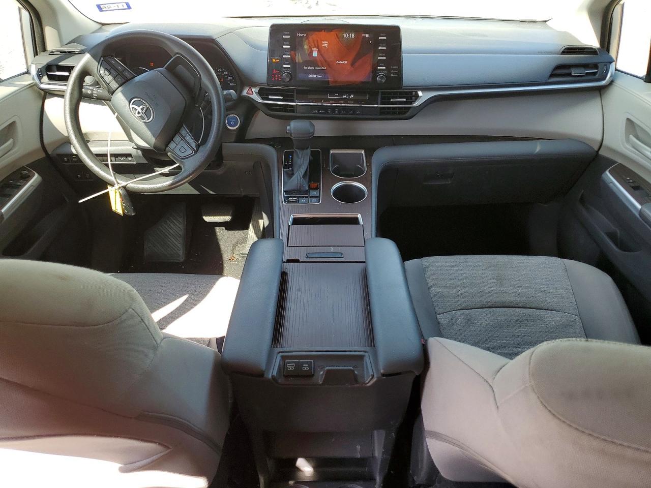 2022 TOYOTA SIENNA LE 8-PASSENGER photo 8