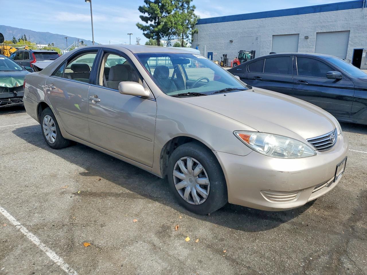 2005 TOYOTA CAMRY LE photo 4