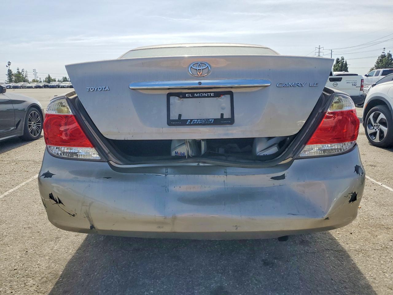 2005 TOYOTA CAMRY LE photo 6