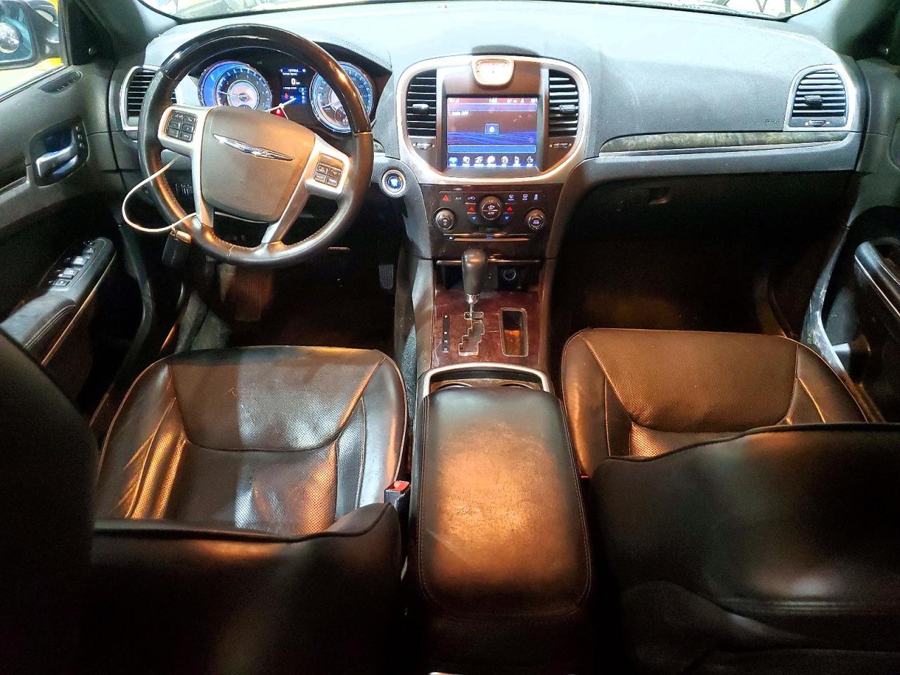 2013 CHRYSLER 300C photo 8
