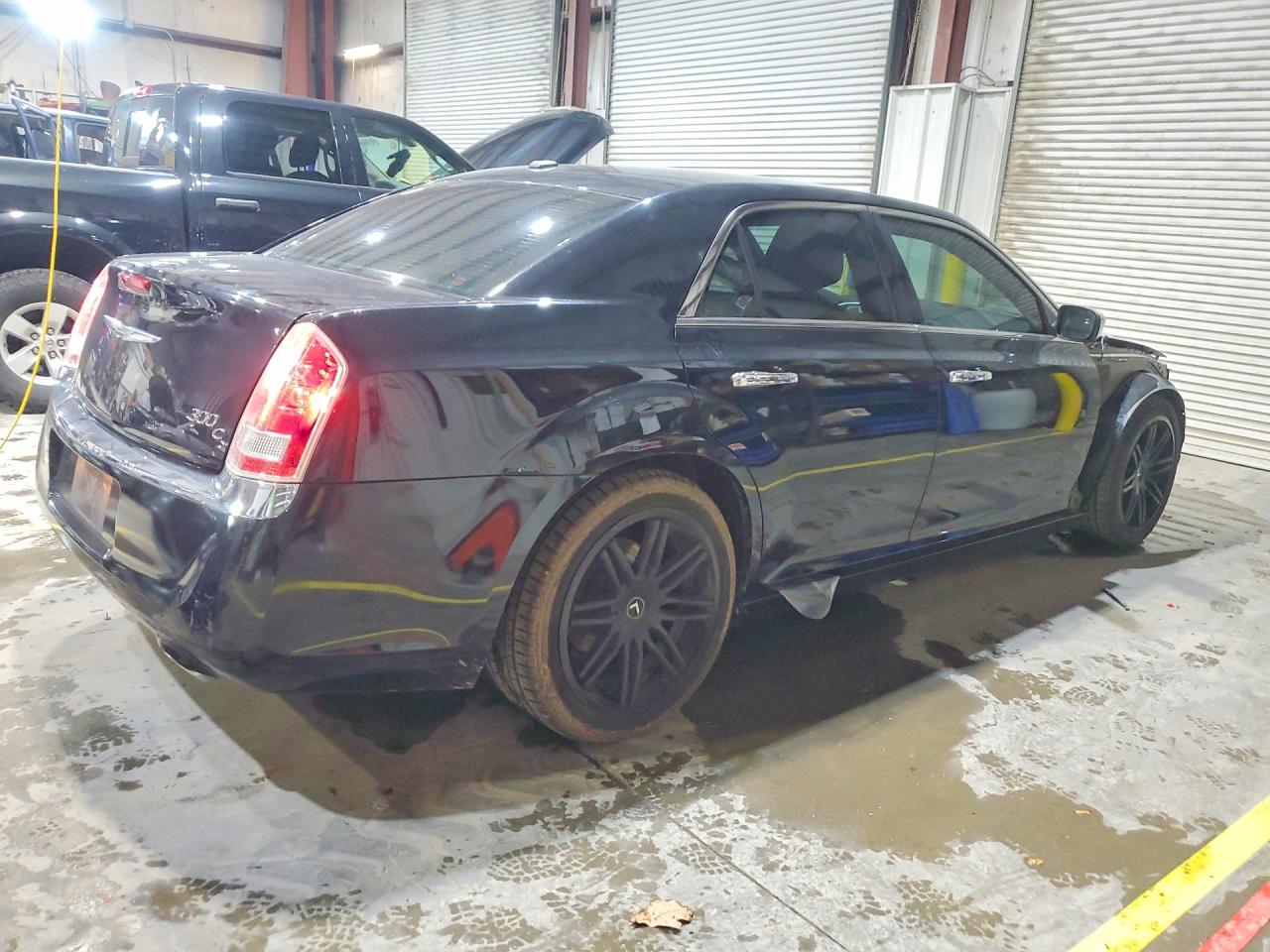 2013 CHRYSLER 300C photo 3