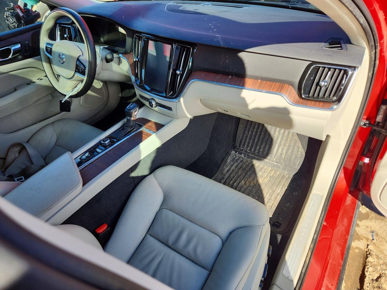 2019 VOLVO S60 T6 MOMENTUM photo 8