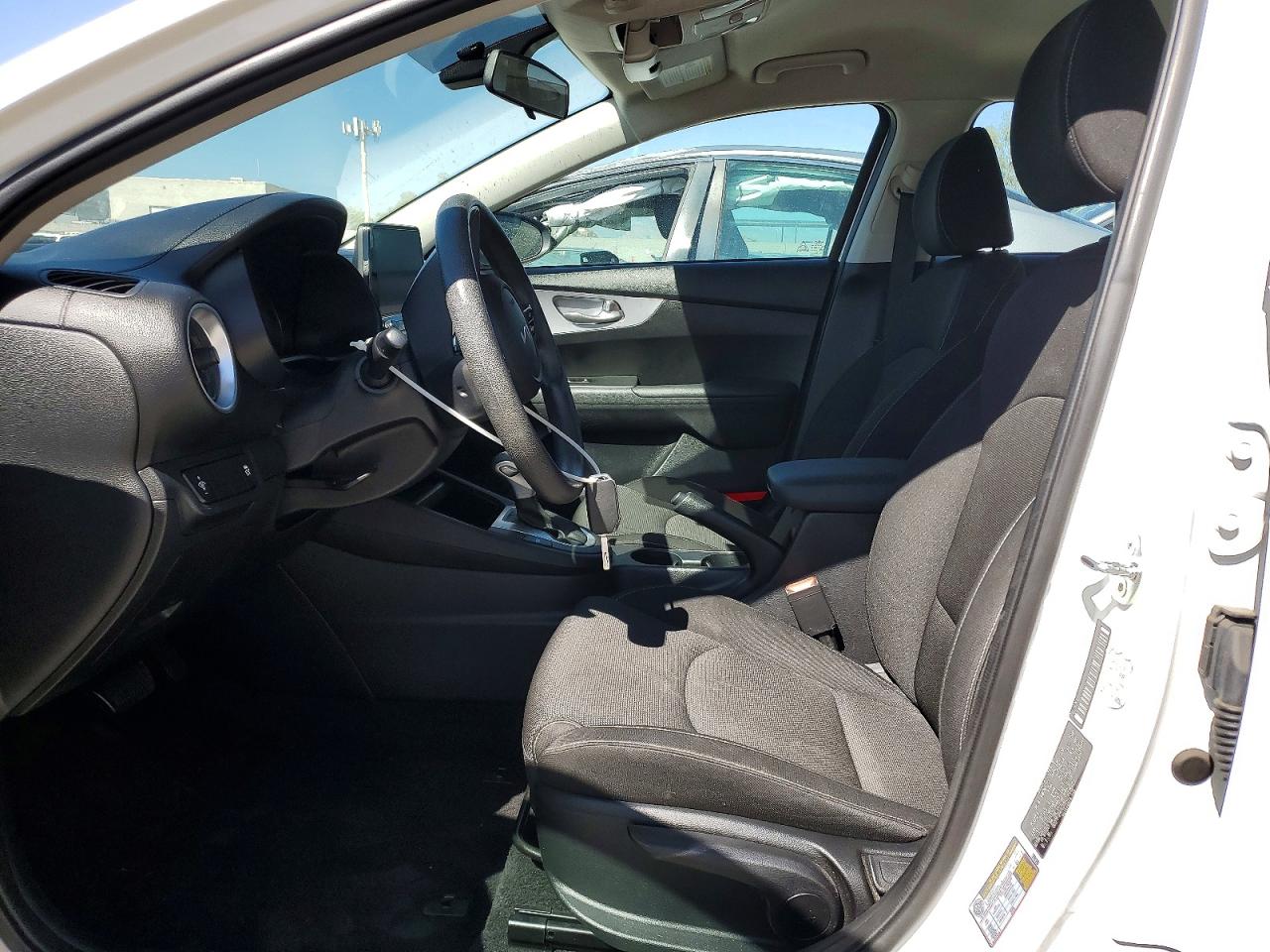2024 KIA FORTE LXS photo 13