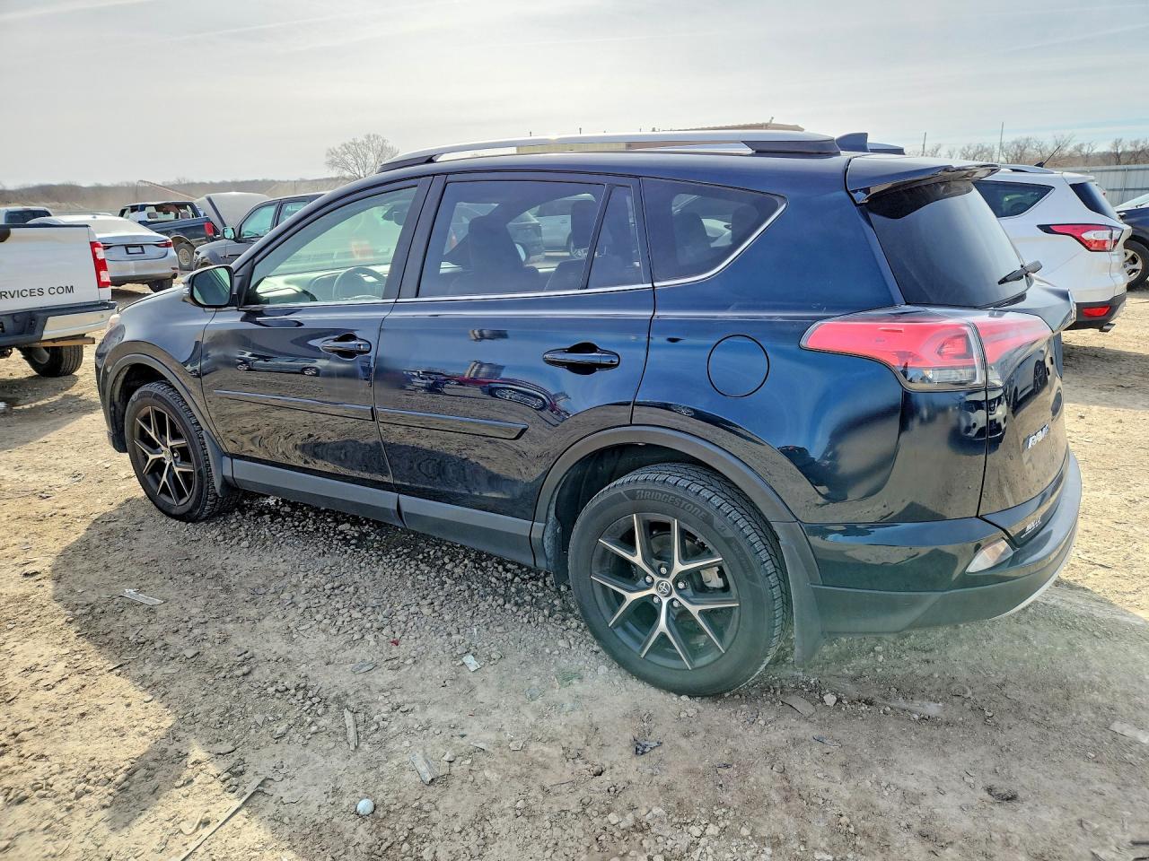2018 TOYOTA RAV4 SE photo 2