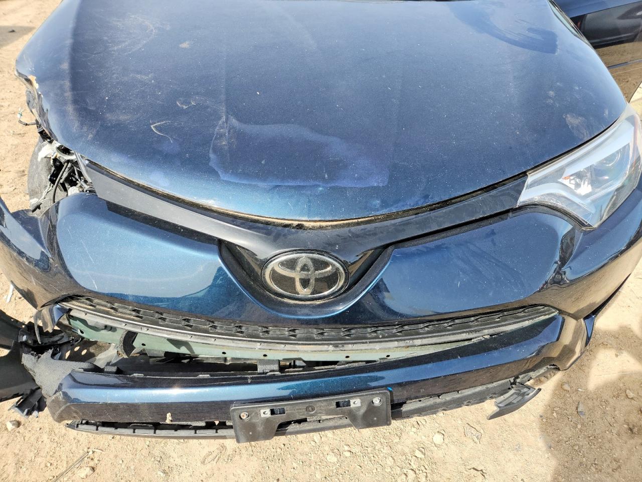 2018 TOYOTA RAV4 SE photo 12