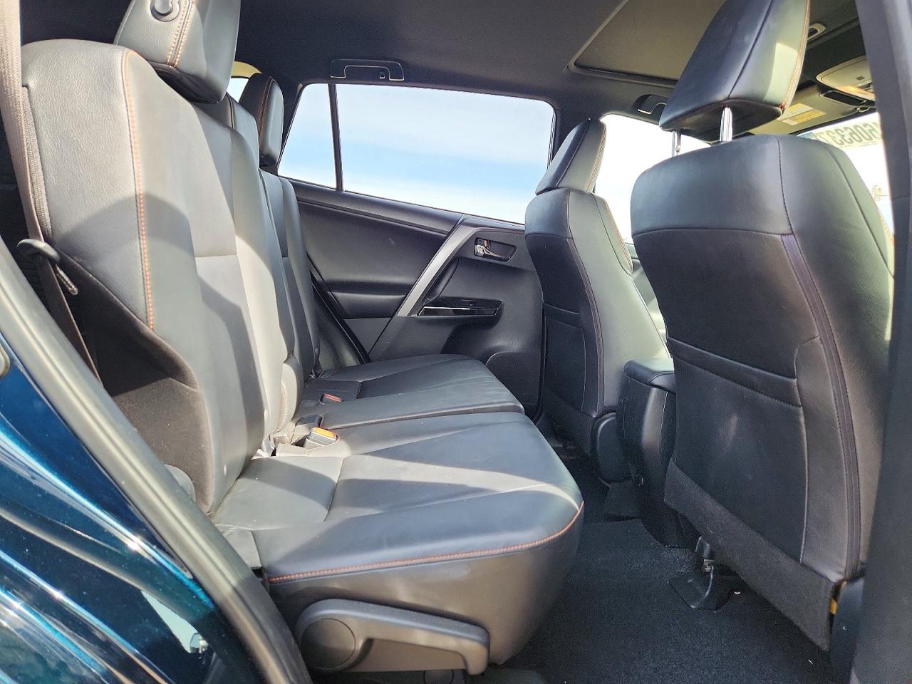 2018 TOYOTA RAV4 SE photo 11