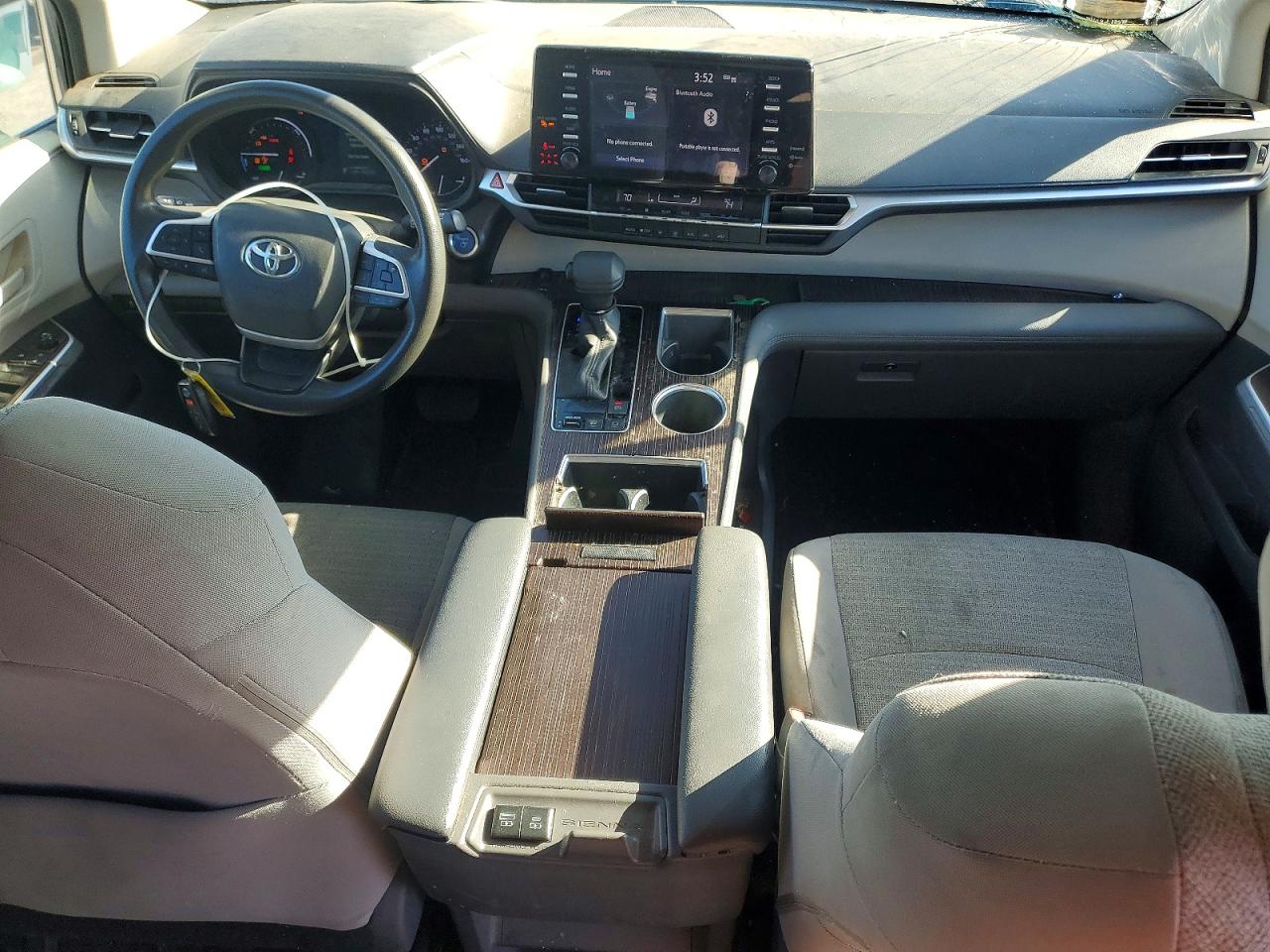 2021 TOYOTA SIENNA LE 8-PASSENGER photo 8