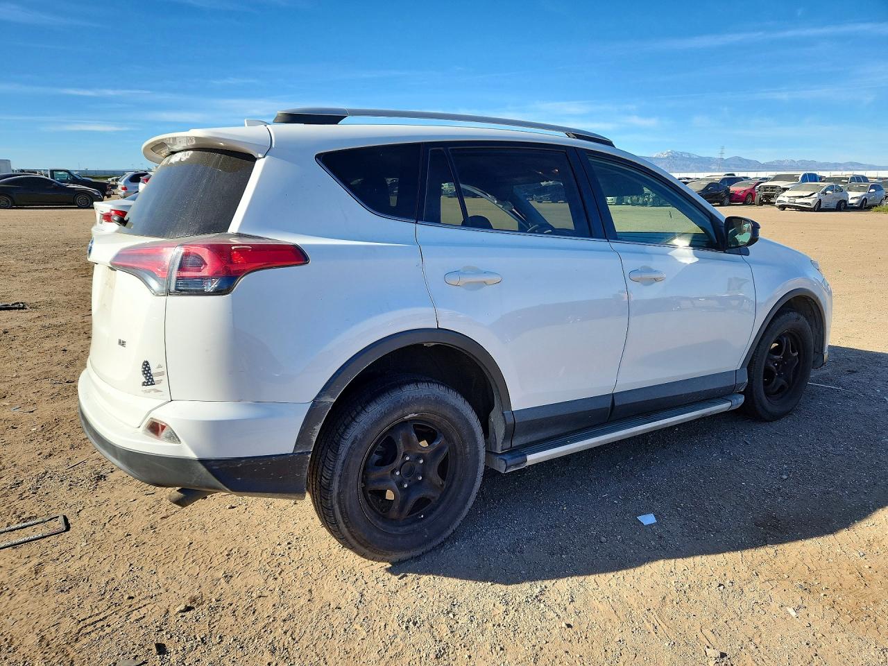 2018 TOYOTA RAV4 LE photo 5